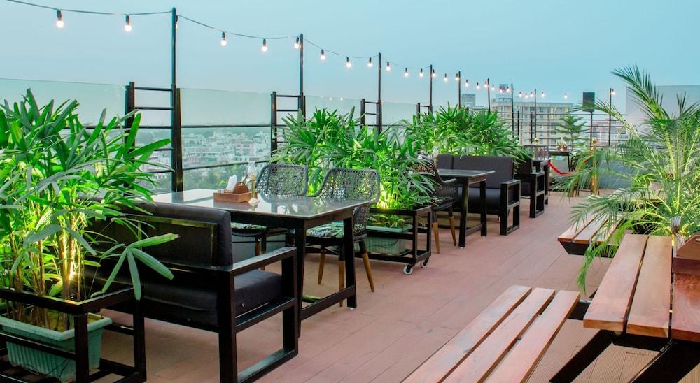 Royal Orchid Central Jaipur, Bani Park Екстериор снимка