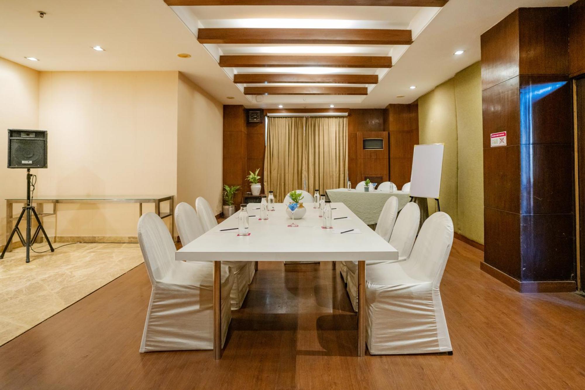 Royal Orchid Central Jaipur, Bani Park Екстериор снимка