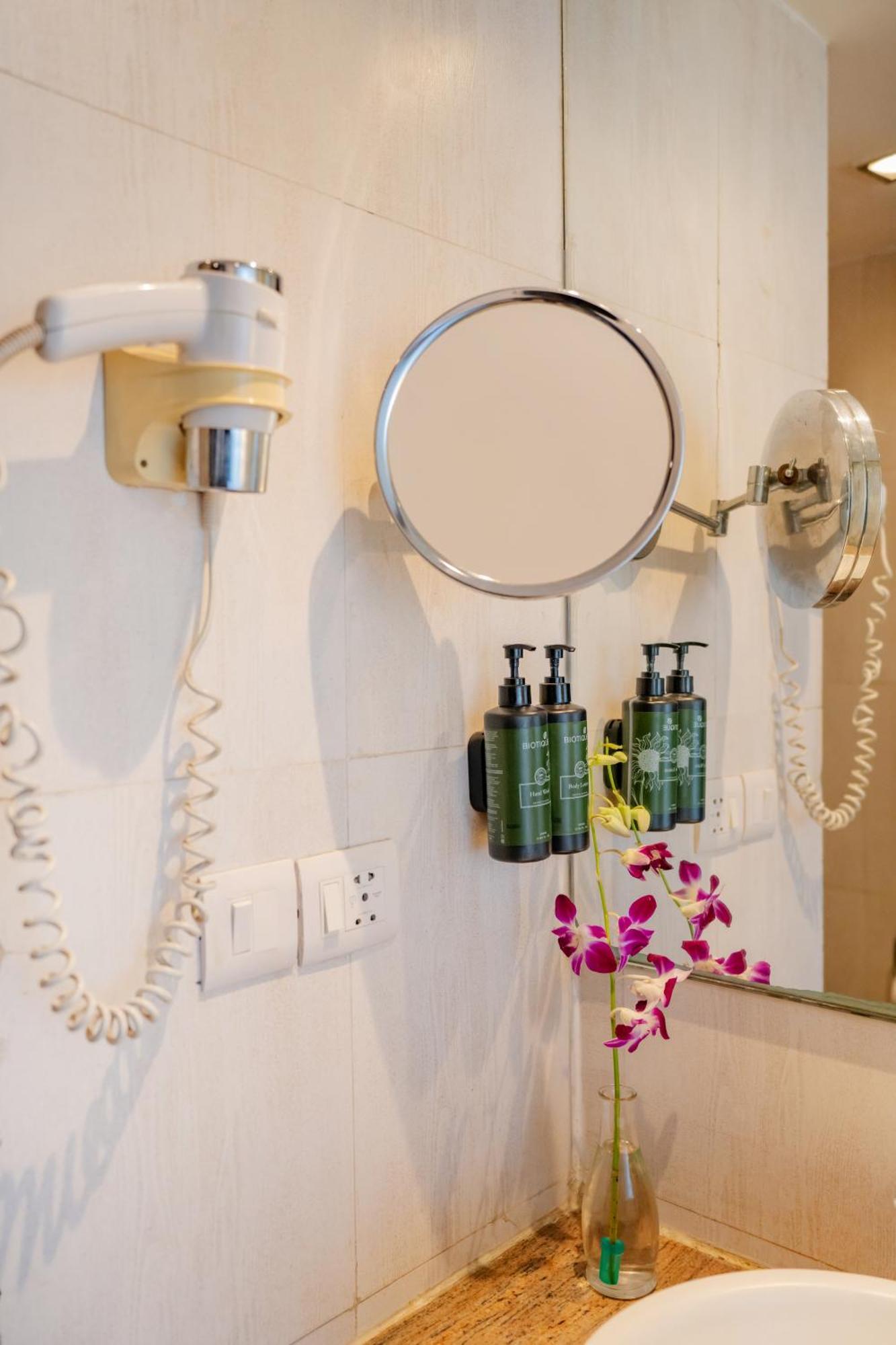 Royal Orchid Central Jaipur, Bani Park Екстериор снимка