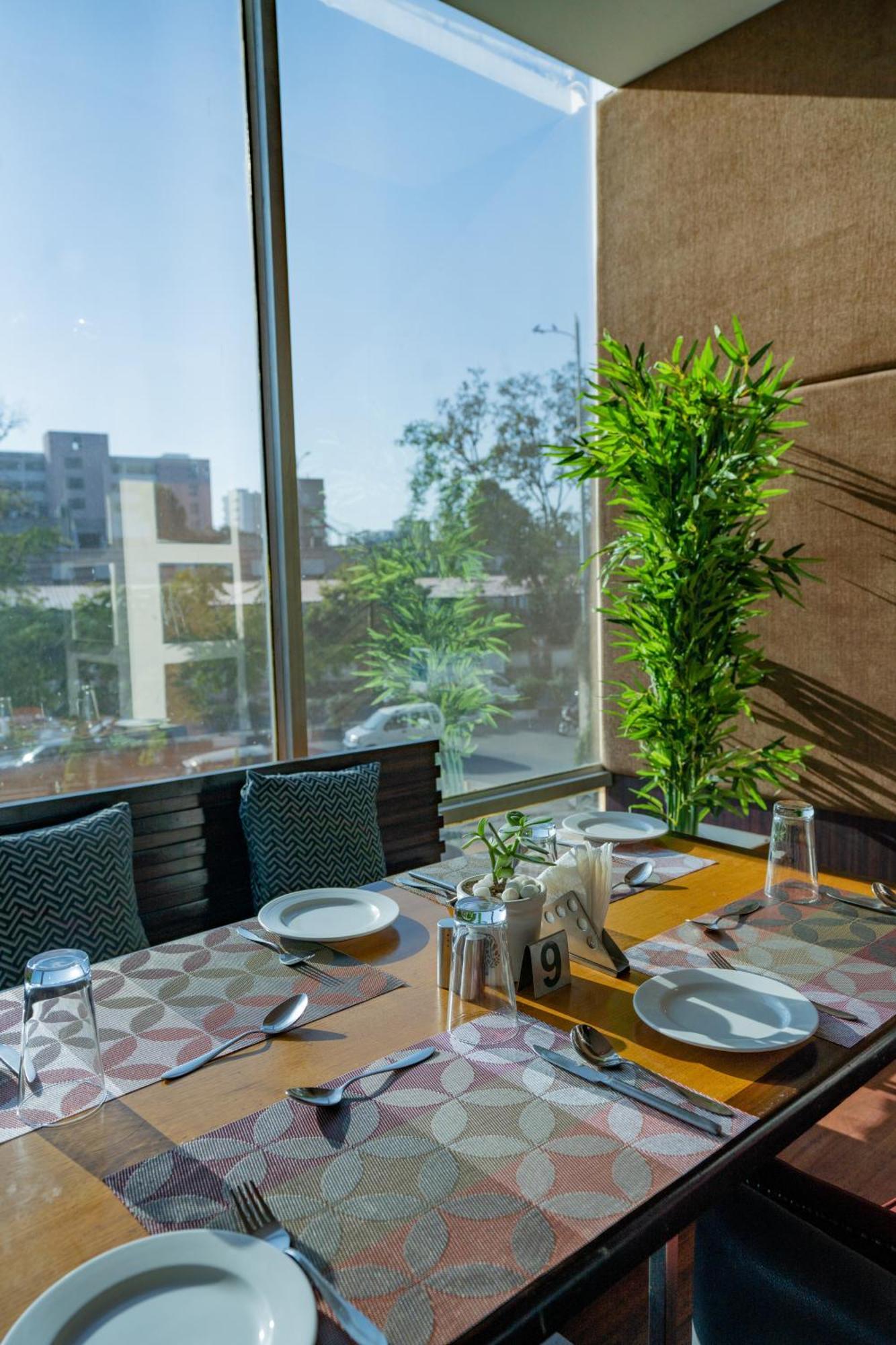 Royal Orchid Central Jaipur, Bani Park Екстериор снимка