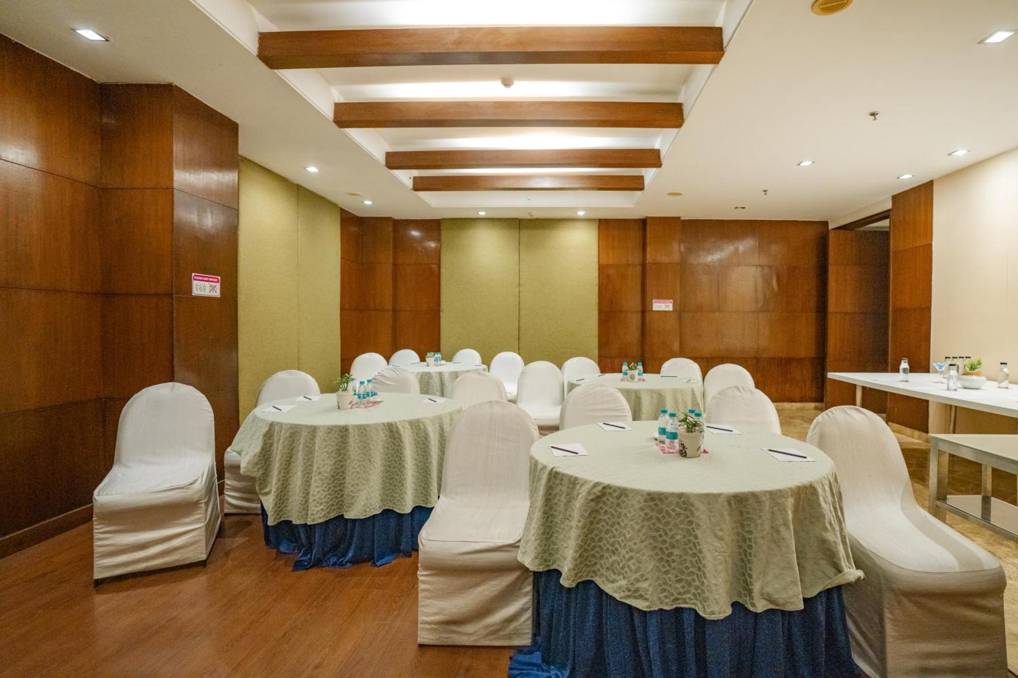 Royal Orchid Central Jaipur, Bani Park Екстериор снимка
