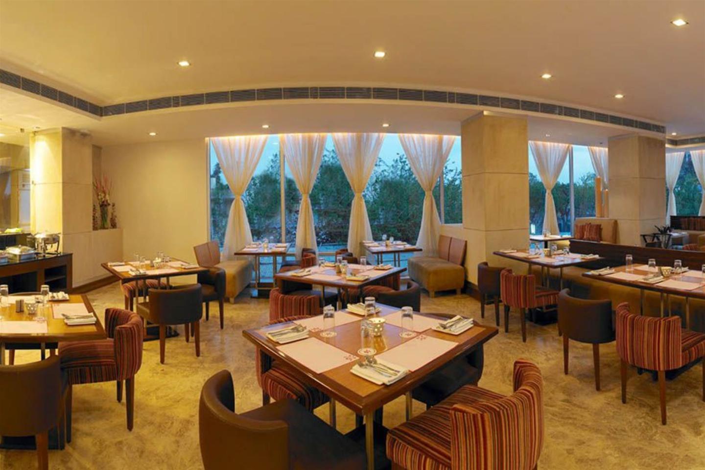 Royal Orchid Central Jaipur, Bani Park Екстериор снимка