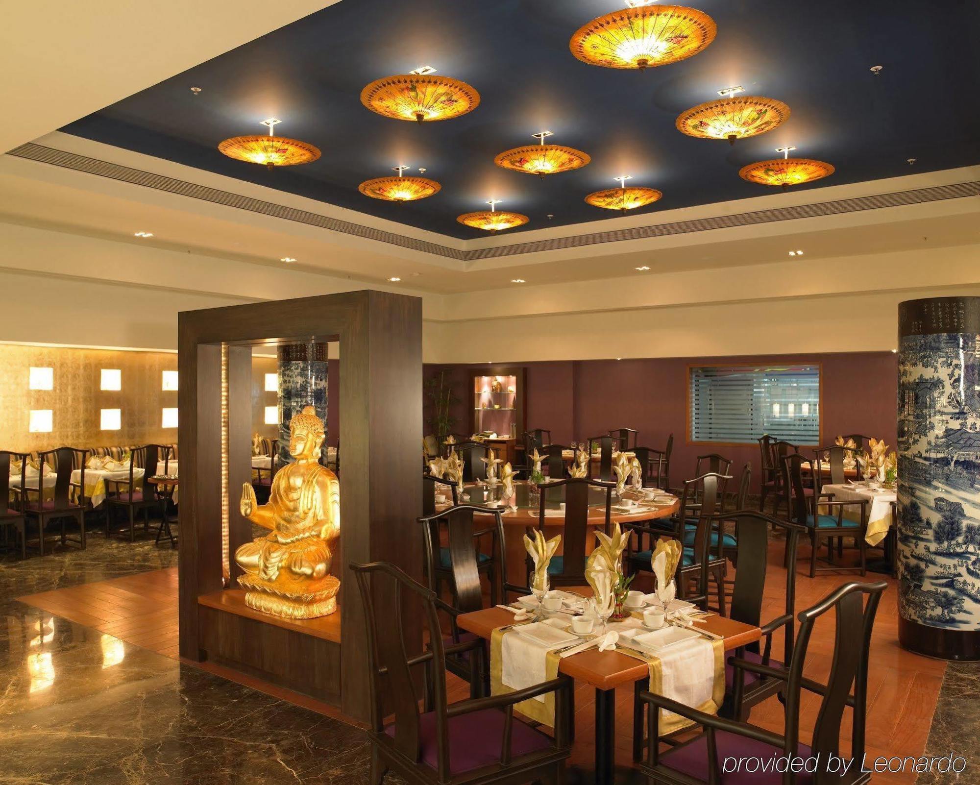 Royal Orchid Central Jaipur, Bani Park Ресторант снимка