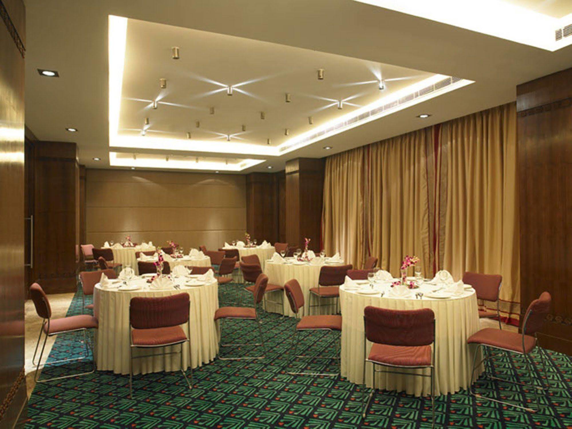 Royal Orchid Central Jaipur, Bani Park Екстериор снимка
