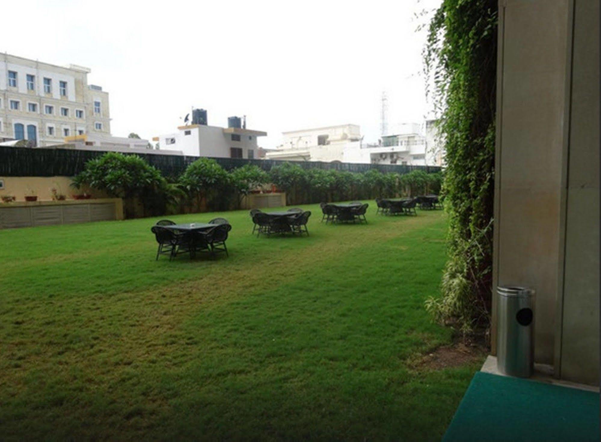 Royal Orchid Central Jaipur, Bani Park Екстериор снимка