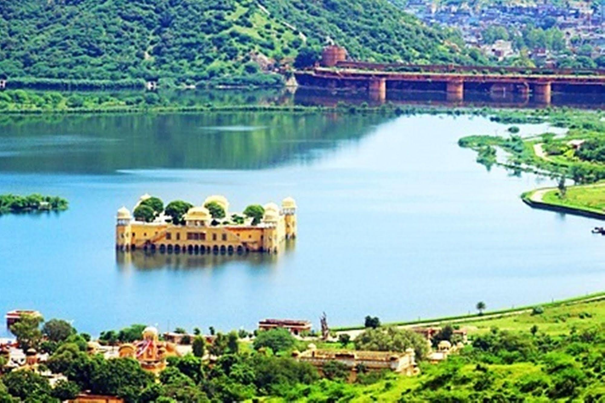 Royal Orchid Central Jaipur, Bani Park Екстериор снимка